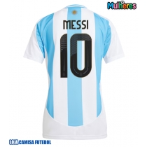 Camisa de Futebol Argentina Lionel Messi #10 Equipamento Principal Mulheres Copa America 2024 Manga Curta